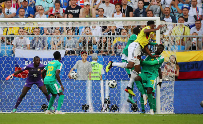 
Tuy nhiên chỉ 10 phút sau, Colombia bất ngờ có bàn thắng mở tỉ số do công của Yerri Mina, đẩy Senegal vào thế khó.