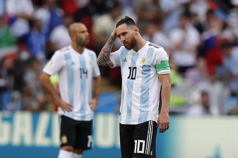 
Sự căng thẳng hiện rõ trên gương mặt Lionel Messi, ngôi sao được chú ý nhiều nhất trong trận đại chiến hôm nay.