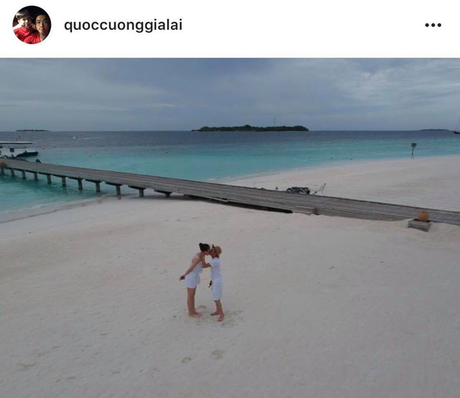 
Hiện tại, cặp đôi này đang đưa Subeo đi du lịch ở Maldives. Nhiều thông tin xôn xao rằng, cả hai sang đây để chụp ảnh cưới.  - Tin sao Viet - Tin tuc sao Viet - Scandal sao Viet - Tin tuc cua Sao - Tin cua Sao