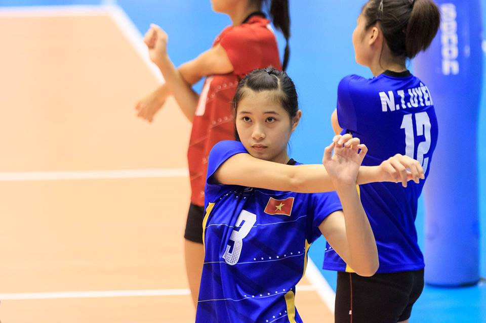 
Đến với bóng chuyền năm 11 tuổi, chỉ sau 1 năm cô bé người Hà Nội đã được khoác áo đội bóng trẻ CLB Thông Tin LiênVietPostBank tham dự giải trẻ vô địch toàn quốc.