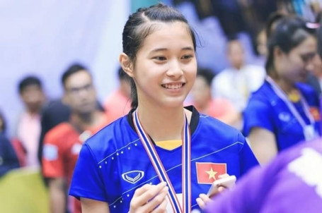 
Khi mới 14 tuổi, Huyền cùng đội tuyển U19 Việt Nam giành HCB giải bóng chuyền U19 Vô địch Đông Nam Á và xếp hạng 4 tại giải U19 Vô địch châu Á năm 2016.​