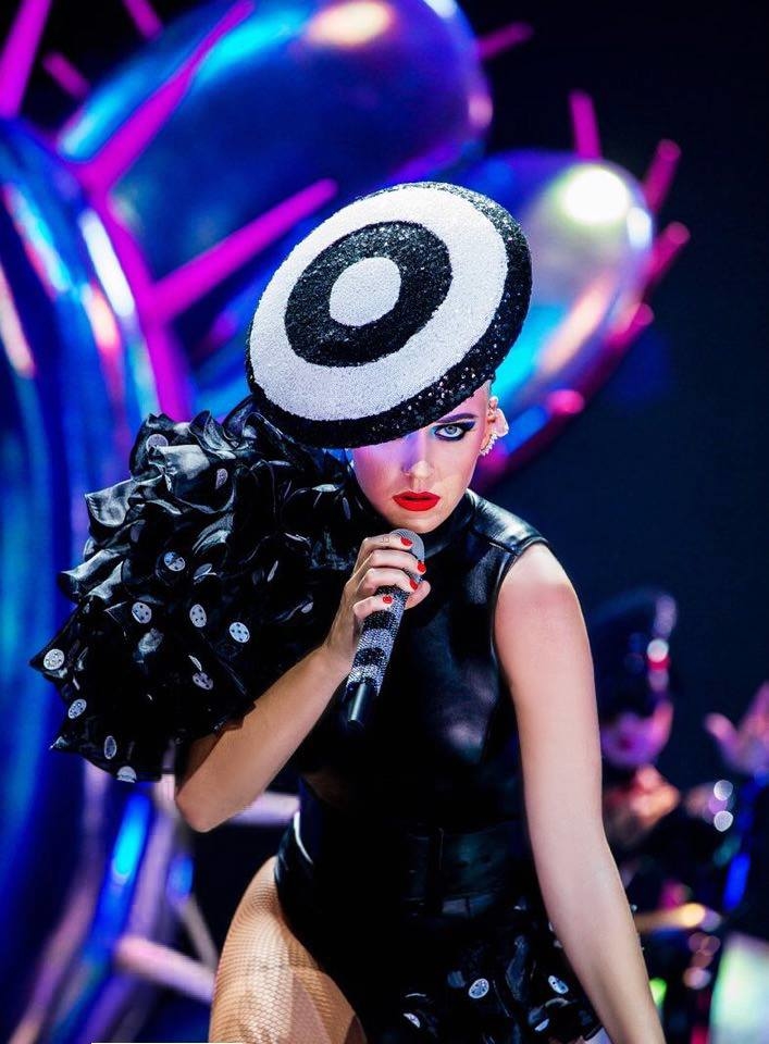 Quá yêu thích Công Trí, Katy Perry mặc lại bộ trang phục đã mua từ tour diễn trước