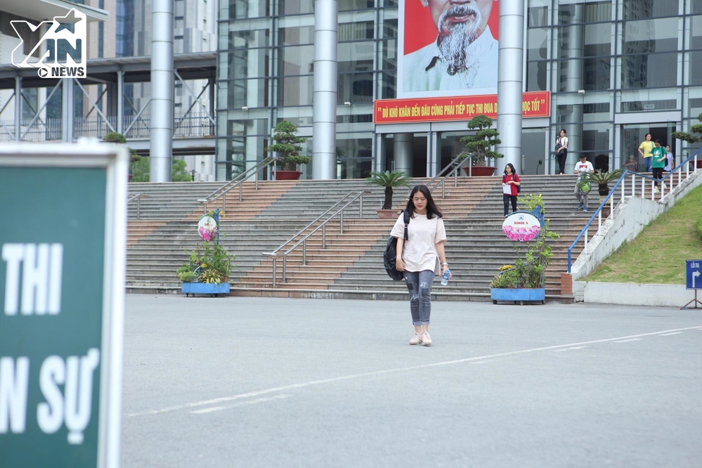 Sĩ tử tham gia THPT Quốc Gia tại Hà Nội: Người cười tươi, kẻ 