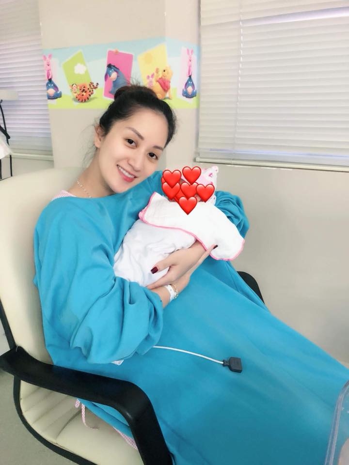 Vừa từ bệnh viện trở về, Khánh Thi đã tổ chức sinh nhật lãng mạn cho Phan Hiển - Tin sao Viet - Tin tuc sao Viet - Scandal sao Viet - Tin tuc cua Sao - Tin cua Sao