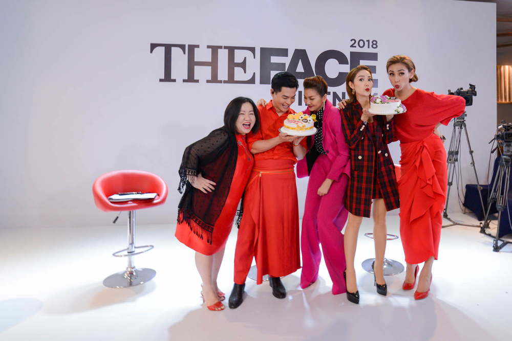 Khoảnh khắc lịch sử ở The Face 2018: Minh Hằng vui vẻ mừng sinh nhật Võ Hoàng Yến