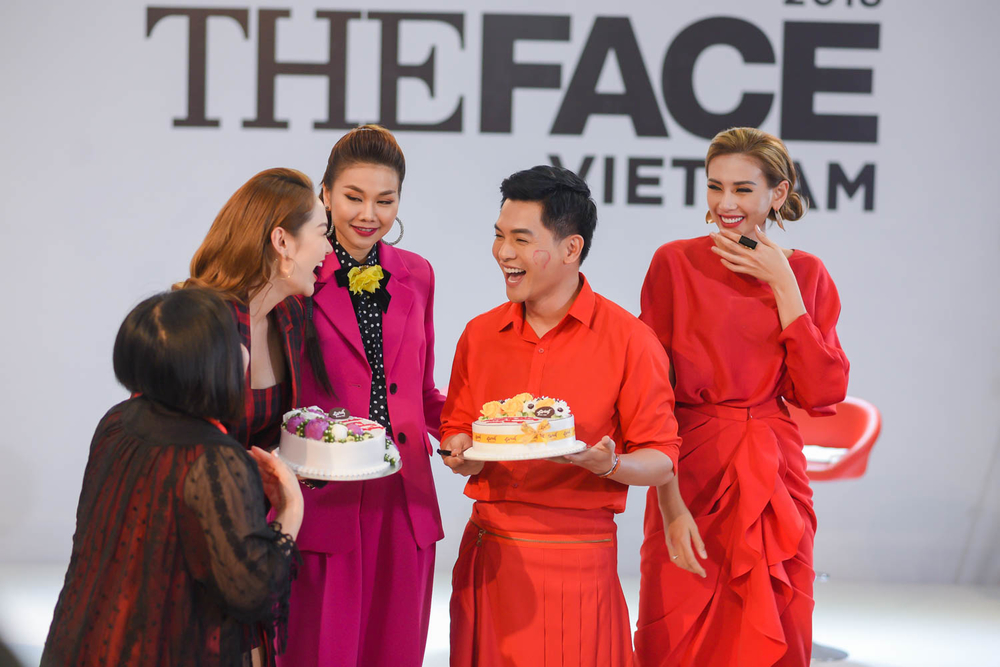 
Host Nam Trung nhận được nhiều tình cảm từ các nữ HLV.