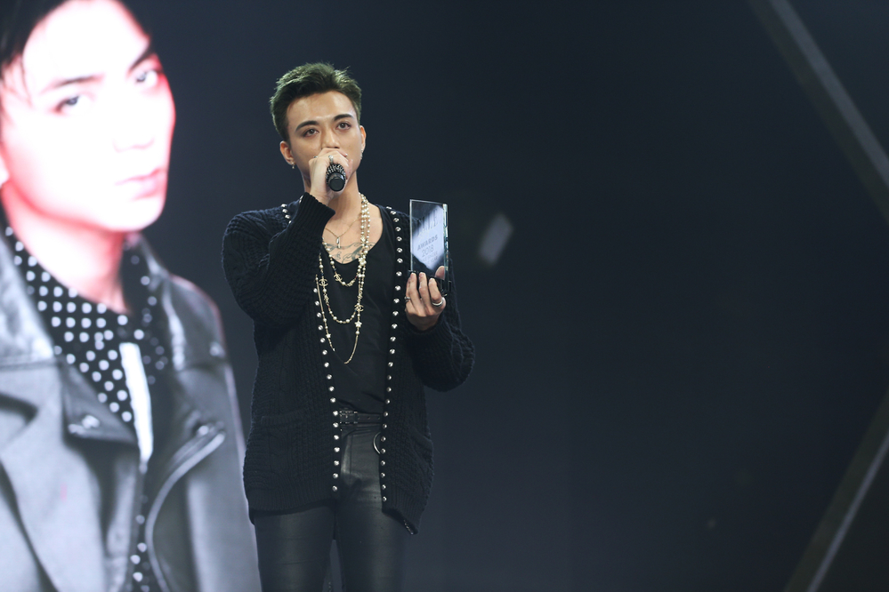 
Soobin Hoàng Sơn vượt qua nhiều đối thủ để giành lấy giải thưởng Nam ca sĩ phong cách nhất của năm.