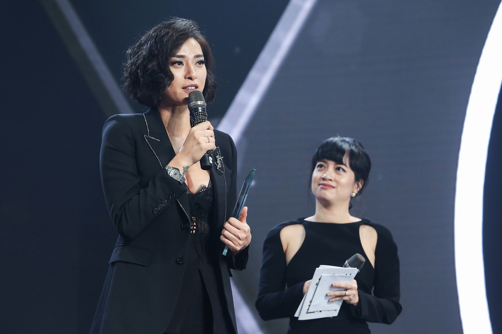 
Ngô Thanh Vân bất ngờ giành được giải thưởng Người phụ nữ của năm do hội đồng bình chọn. Nữ diễn viên luôn là người truyền cảm hứng thông qua các sản phẩm nghệ thuật và hoạt động cộng đồng.