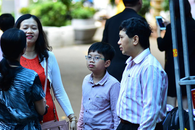 
Thanh Sơn cùng bố mẹ đến giao lưu tại buổi lễ công bố người chiến thắng sự kiện đặc biệt này.
