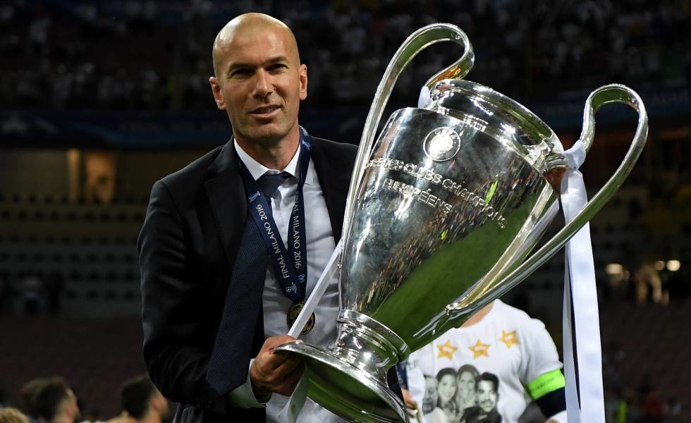 
Ngay trong mùa đầu dẫn dắt Real Madrid, cũng có thể coi là mùa giải đầu tiên làm HLV chuyên nghiệp, Zidane đã khiến cả thế giới ngỡ ngàng khi cùng Real Madrid lên ngôi vô địch một cách ngoạn mục tại Champions League mùa 2015/2016. Đây là chiếc cúp La Undecima (chiếc cúp thứ 11) của đội bóng Hoàng gia Tây Ban Nha.
