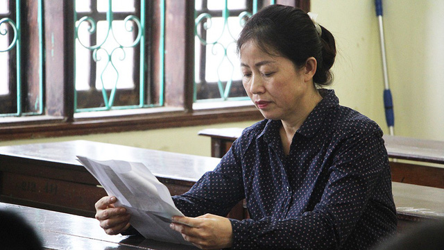 
Dù chỉ còn 5 năm nữa là nghỉ hưu, cô Nguyễn Thị Thanh Vân (50 tuổi) vẫn quyết tâm dự thi để thực hiện ước mơ đại học thời trẻ. Ảnh: Doãn Hòa.