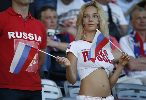 
Natalya Nemchinova từng xuất hiện tại Euro 2016 để cổ vũ đội tuyển Nga.