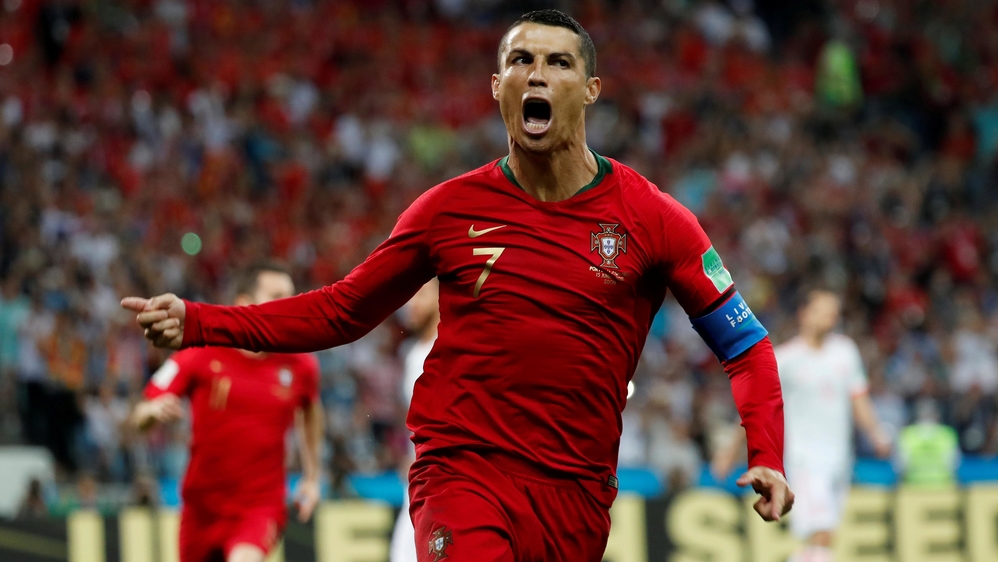 
Ronaldo không chỉ là huyền thoại bóng đá Bồ Đào Nha mà còn được người dân bản xứ xem như "anh hùng dân tộc".