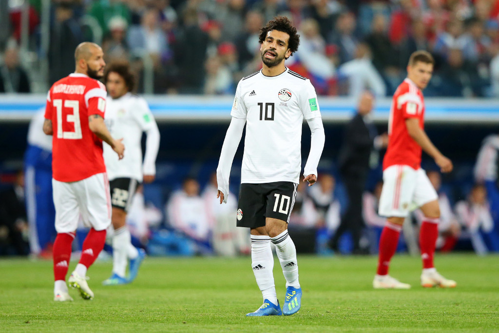 
Salah dường như đã "đầu hàng" Ronaldo và Messi ở cuộc đua bóng vàng thế giới khi Ai Cập phải dừng bước sớm ở World Cup năm nay.