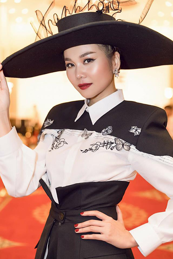 
Góp mặt tại vòng sơ tuyển The Face 2018, siêu mẫu Thanh Hằng gây sức hút với phong cách khi sử dụng nón fedora đen.​