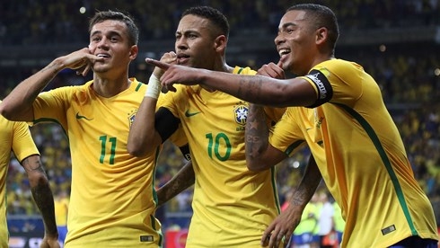 
Selecao sẽ không chỉ đến Nga với mục tiêu rửa sạch "mối nhục" trên sân nhà 4 năm trước, mà xa hơn là mơ về chức vô địch World Cup lần thứ 6 trong lịch sử. Với dàn "binh hùng tướng mạnh" đang sở hữu trong tay, điều này là hoàn toàn có cơ sở dành cho đoàn quân của HLV Tite. Neymar chắc chắn là ngôi sao sáng nhất trong đội hình ĐT Brazil với mức giá rơi vào khoảng 162 triệu bảng. 