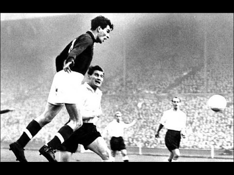 
Hungary từng là một thế lực hùng mạnh của bóng đá thế giới giai đoạn những năm 1950 với đỉnh cao là ngôi vị á quân World Cup 1954. Sándor Kocsis, chân sút hàng đầu của tuyển Hungary thời gian đó, ghi được 11 bàn thắng trong 5 trận đấu ở World Cup 1954.