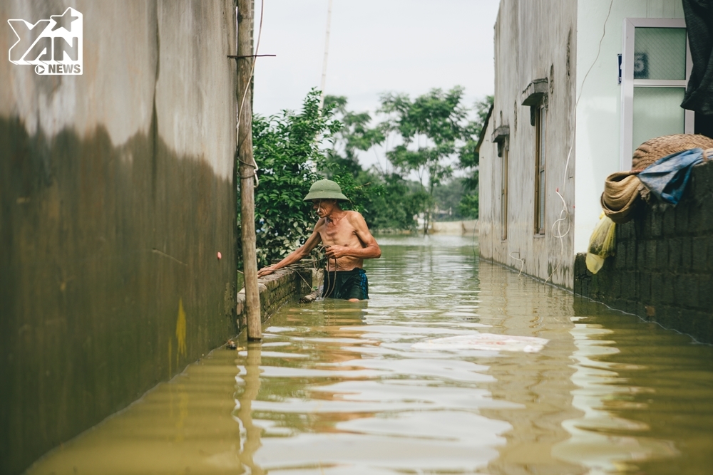 Sau gần 1 tuần ngập lụt, người dân Hà Nội vẫn 