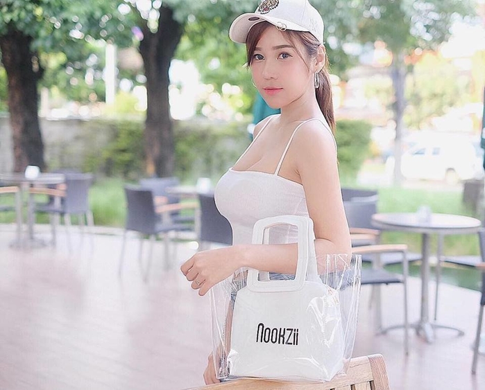 Anyaphat W (Nookzii) là một hot girl sinh ra tại thái lan, mĩ nhân sứ chùa Tháp này đã khiến biết bao trái tim phải rung động trước vẻ đẹp kiều diễm của mình, nhưng bên cạnh cô cũng khiến người xem phải toát mồ hôi với body cũng không kém phần nóng bỏng của mình. Anyaphat W (Nookzii) là một hot girl sinh ra tại thái lan, mĩ nhân sứ chùa Tháp này đã khiến biết bao trái tim phải rung động trước vẻ đẹp kiều diễm của mình, nhưng bên cạnh cô cũng khiến người xem phải toát mồ hôi với body cũng không kém phần nóng bỏng của mình.
