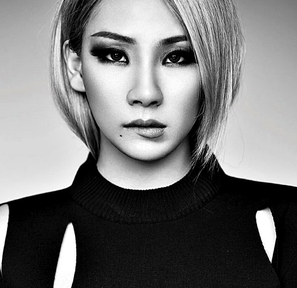 CL (2NE1) ám chỉ YG đang phí phạm tài năng và thời gian của cô?