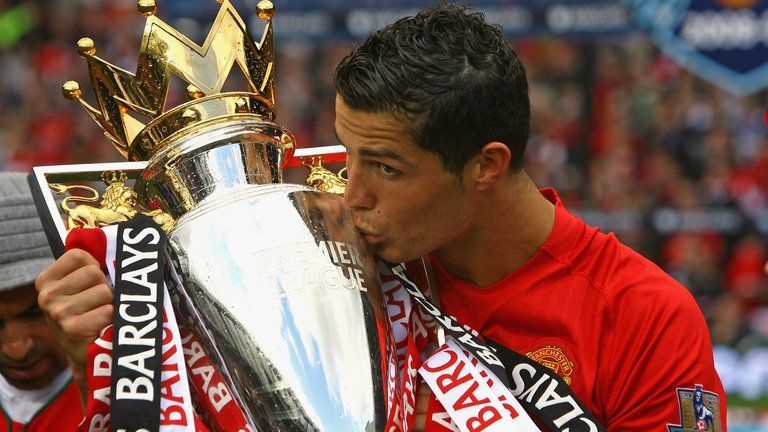 
Ronaldo đã vô địch Premier League cùng Man United và vô địch La Liga cùng Real Madrid.