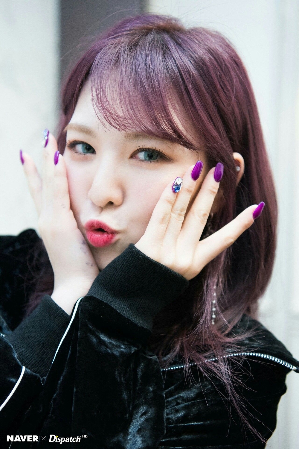 Với nhiệm vụ được giao là main vocal của Red Velvet, Wendy là “mic vàng” bất khả chiến bại khiến bất kỳ nữ idol nào cũng phải dè chừng về giọng hát. 