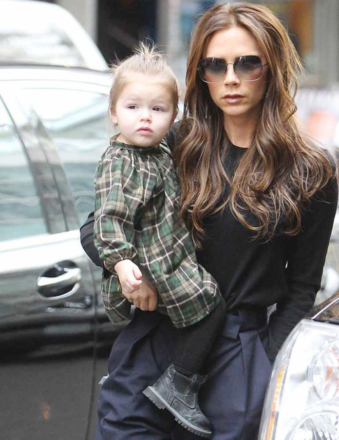 
Harper đáng yêu trong trang phục của Caramel Baby & Child.