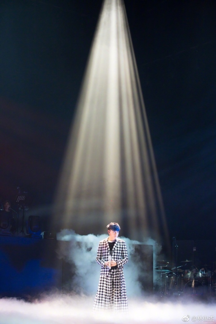 
Lâm Tuấn Kiệt đã có một buổi biểu diễn "nhớ đời" ở Quảng Tây, Trung Quốc.