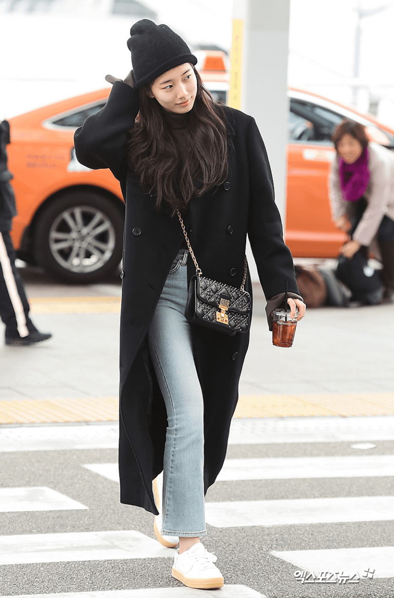 
Thời trang sân bay của Suzy là đưa yếu tố thoải mái lên hàng đầu