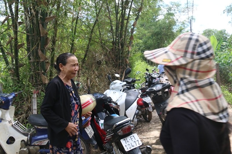 
Người dân thôn Lương Điền nghẹn ngào trước đại tang 