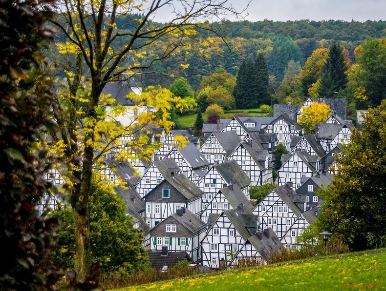 Đi tìm lời giải vì sao có một nơi những căn nhà giống hệt nhau tại Đức
