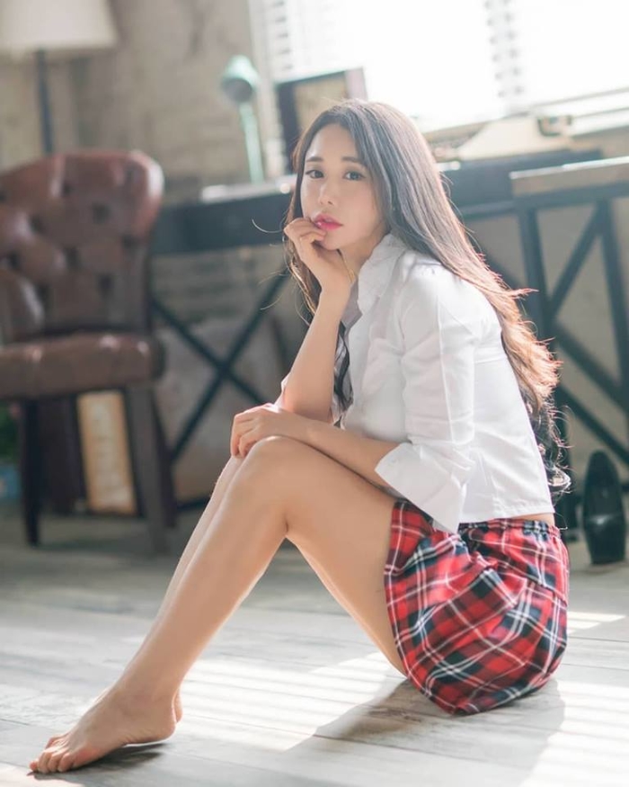 Với số đo 3 vòng tuyệt đối chuẩn xác, kèm với đó là vòng 1 cỡ lớn của mình đã giúp cô thu hút được ánh nhìn từ những người khác đặc biệt là cánh mày râu, một nhan sắc xinh đẹp cũng đã khiến biết bao thanh niên phải đổ gục. Với số đo 3 vòng tuyệt đối chuẩn xác, kèm với đó là vòng 1 cỡ lớn của mình đã giúp cô thu hút được ánh nhìn từ những người khác đặc biệt là cánh mày râu, một nhan sắc xinh đẹp cũng đã khiến biết bao thanh niên phải đổ gục.