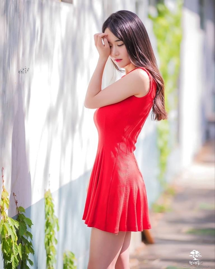 Với số đo 3 vòng tuyệt đối chuẩn xác, kèm với đó là vòng 1 cỡ lớn của mình đã giúp cô thu hút được ánh nhìn từ những người khác đặc biệt là cánh mày râu, một nhan sắc xinh đẹp cũng đã khiến biết bao thanh niên phải đổ gục. Với số đo 3 vòng tuyệt đối chuẩn xác, kèm với đó là vòng 1 cỡ lớn của mình đã giúp cô thu hút được ánh nhìn từ những người khác đặc biệt là cánh mày râu, một nhan sắc xinh đẹp cũng đã khiến biết bao thanh niên phải đổ gục.