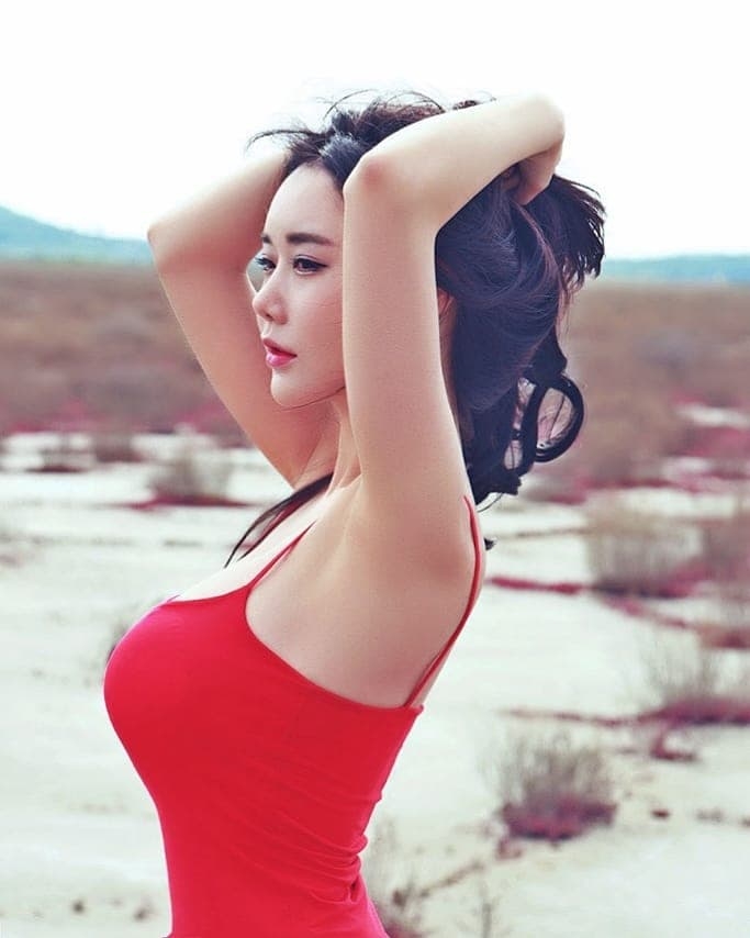 Với số đo 3 vòng tuyệt đối chuẩn xác, kèm với đó là vòng 1 cỡ lớn của mình đã giúp cô thu hút được ánh nhìn từ những người khác đặc biệt là cánh mày râu, một nhan sắc xinh đẹp cũng đã khiến biết bao thanh niên phải đổ gục. Với số đo 3 vòng tuyệt đối chuẩn xác, kèm với đó là vòng 1 cỡ lớn của mình đã giúp cô thu hút được ánh nhìn từ những người khác đặc biệt là cánh mày râu, một nhan sắc xinh đẹp cũng đã khiến biết bao thanh niên phải đổ gục.