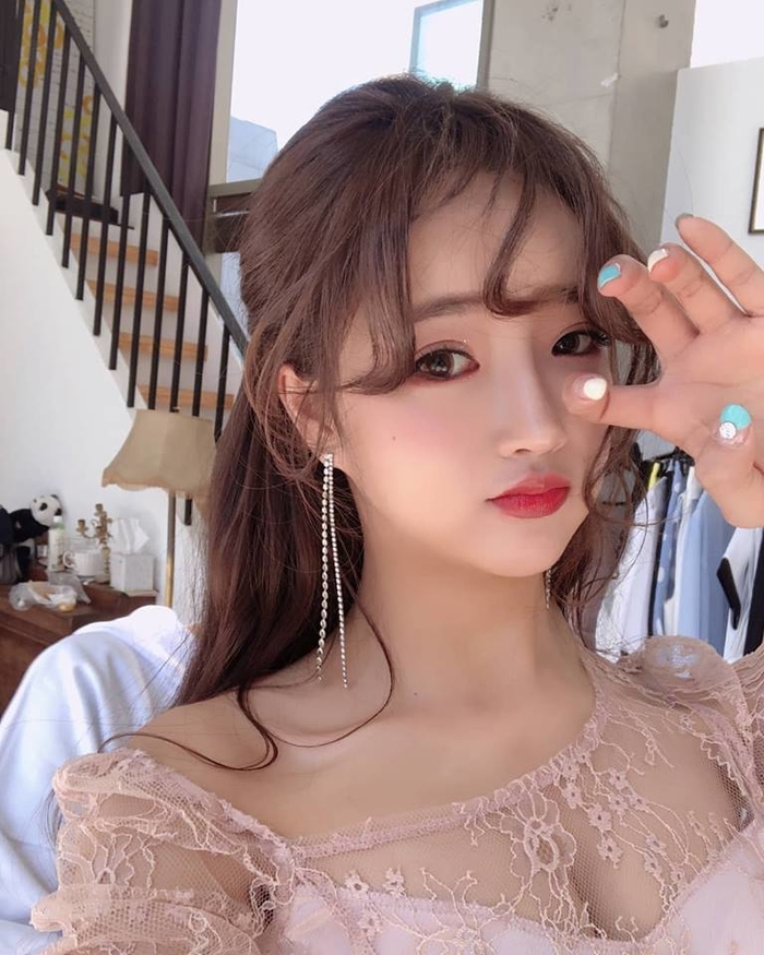 Với một vẻ ngoài chuẩn không cần chỉnh và một nhan sắc xinh đẹp, Hot girl xứ kim chi kangeunwook đã khiến hàng triệu thanh niên phải mê mẫn trước nhan sắc tựa thiên thần của mình. Với một vẻ ngoài chuẩn không cần chỉnh và một nhan sắc xinh đẹp, Hot girl xứ kim chi kangeunwook đã khiến hàng triệu thanh niên phải mê mẫn trước nhan sắc tựa thiên thần của mình.