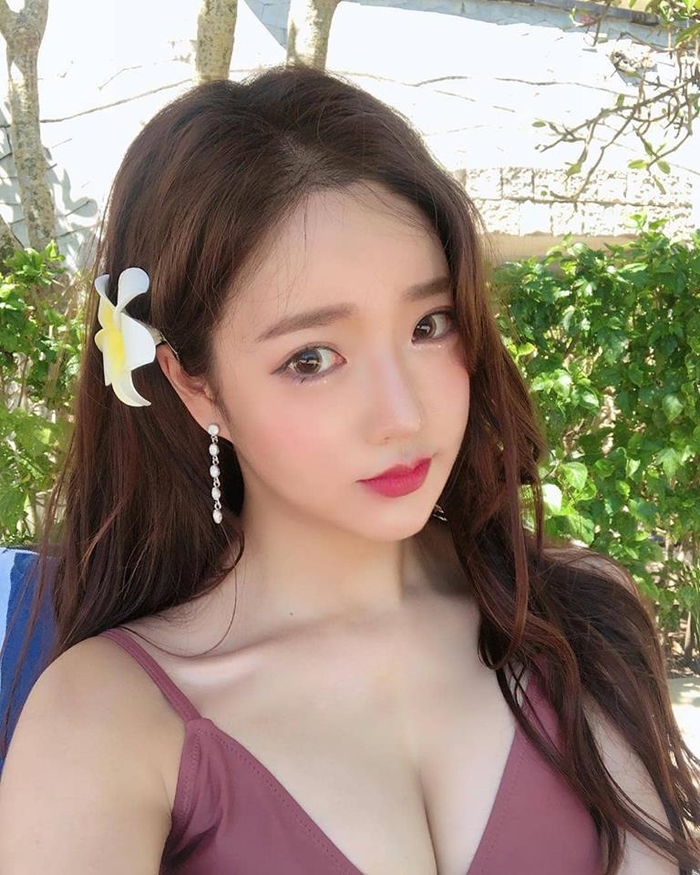 Với một vẻ ngoài chuẩn không cần chỉnh và một nhan sắc xinh đẹp, Hot girl xứ kim chi kangeunwook đã khiến hàng triệu thanh niên phải mê mẫn trước nhan sắc tựa thiên thần của mình. Với một vẻ ngoài chuẩn không cần chỉnh và một nhan sắc xinh đẹp, Hot girl xứ kim chi kangeunwook đã khiến hàng triệu thanh niên phải mê mẫn trước nhan sắc tựa thiên thần của mình.