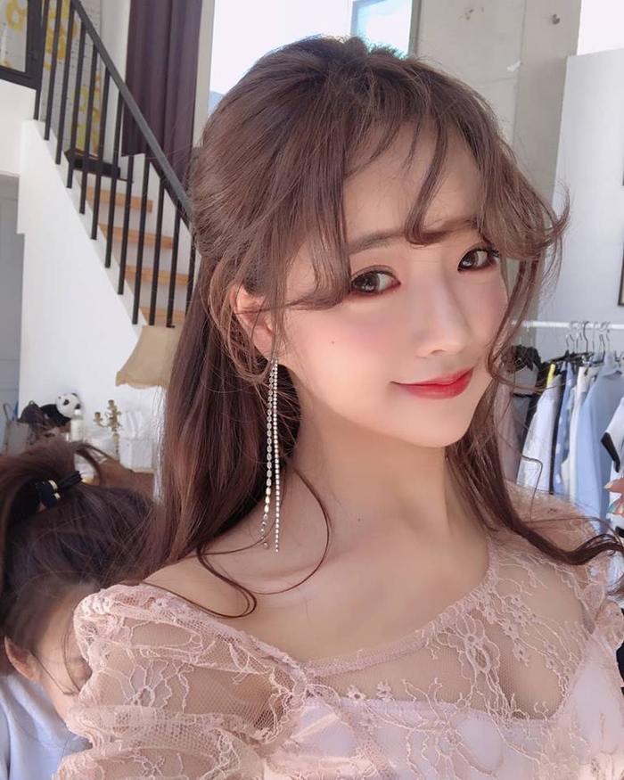 Với một vẻ ngoài chuẩn không cần chỉnh và một nhan sắc xinh đẹp, Hot girl xứ kim chi kangeunwook đã khiến hàng triệu thanh niên phải mê mẫn trước nhan sắc tựa thiên thần của mình. Với một vẻ ngoài chuẩn không cần chỉnh và một nhan sắc xinh đẹp, Hot girl xứ kim chi kangeunwook đã khiến hàng triệu thanh niên phải mê mẫn trước nhan sắc tựa thiên thần của mình.