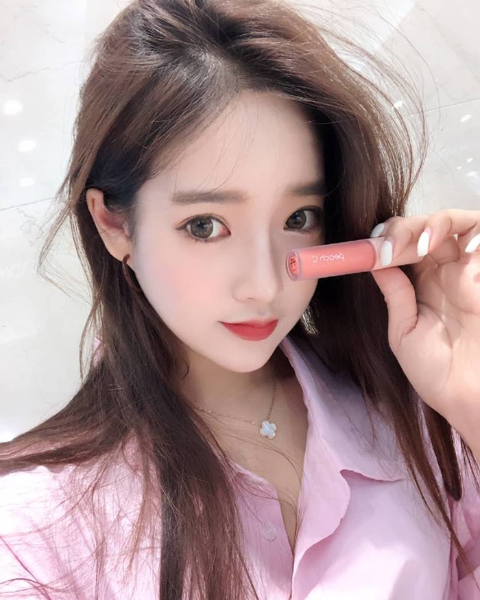 Với một vẻ ngoài chuẩn không cần chỉnh và một nhan sắc xinh đẹp, Hot girl xứ kim chi kangeunwook đã khiến hàng triệu thanh niên phải mê mẫn trước nhan sắc tựa thiên thần của mình. Với một vẻ ngoài chuẩn không cần chỉnh và một nhan sắc xinh đẹp, Hot girl xứ kim chi kangeunwook đã khiến hàng triệu thanh niên phải mê mẫn trước nhan sắc tựa thiên thần của mình.