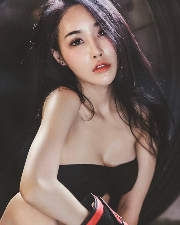 Với body chuẩn đến từng cm và lối chụp hình đầy quyến rũ trong từng cử chỉ hot girl xứ chùa vàng Thái Lan Chotip Jandahan đã khiến hàng triệu thanh niên phải đổ gục. Với body chuẩn đến từng cm và lối chụp hình đầy quyến rũ trong từng cử chỉ hot girl xứ chùa vàng Thái Lan Chotip Jandahan đã khiến hàng triệu thanh niên phải đổ gục.