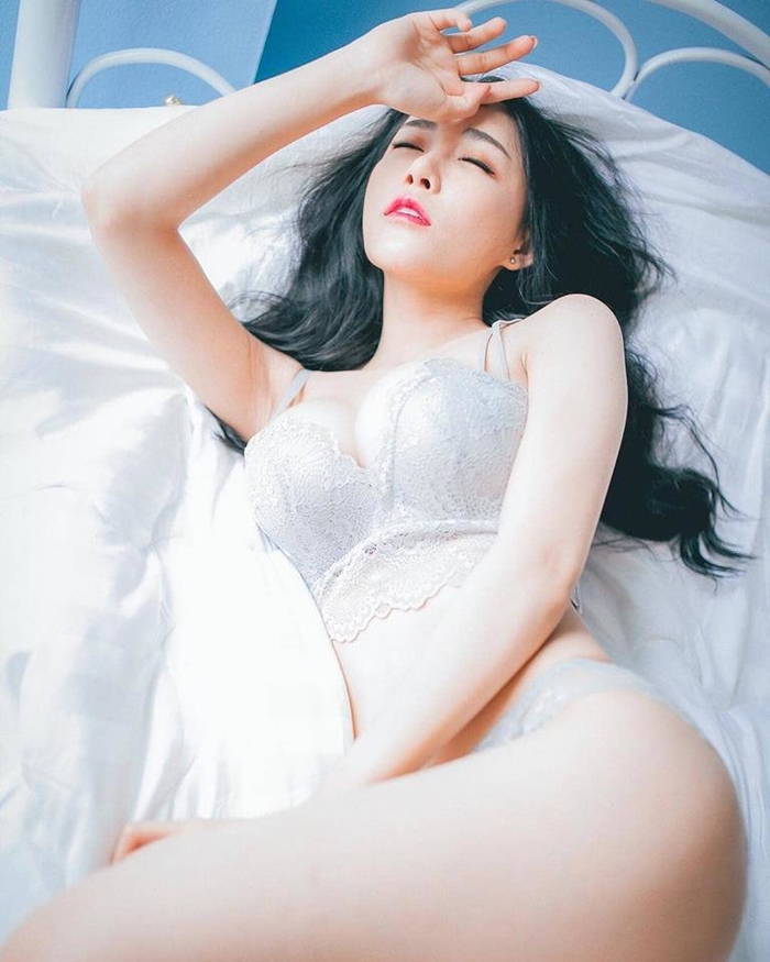 Với body chuẩn đến từng cm và lối chụp hình đầy quyến rũ trong từng cử chỉ hot girl xứ chùa vàng Thái Lan Chotip Jandahan đã khiến hàng triệu thanh niên phải đổ gục. Với body chuẩn đến từng cm và lối chụp hình đầy quyến rũ trong từng cử chỉ hot girl xứ chùa vàng Thái Lan Chotip Jandahan đã khiến hàng triệu thanh niên phải đổ gục.