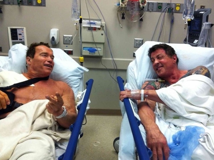 
Hai ngôi sao điện ảnh đình đám một thời Arnold Schwarzenegger và Sylvester Stallone trên giường bệnh