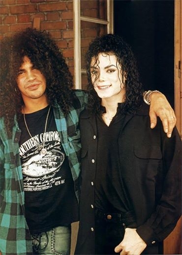 
Michael Jackson và thành viên Slash của ban nhạc Guns N’ Roses