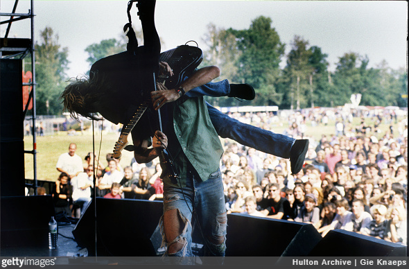 
Kurt Cobain và Krist Novoselic, 2 thành viên của ban nhạc Nirvana năm 1991