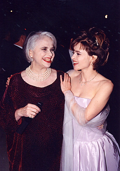 
Nữ diễn viên Helena Bonham Carter và mẹ của bà trong lễ trao giảo Oscar năm 1998