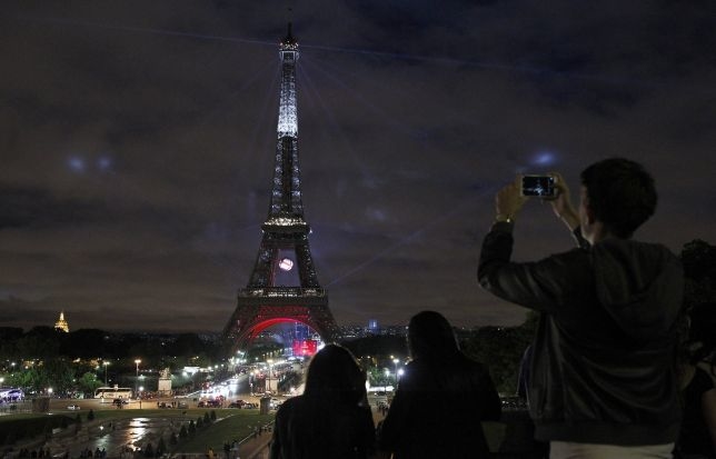 
Việc dùng hình ảnh tháp Eiffel với mục đích thương mại là phạm pháp.