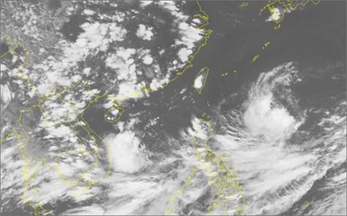 Áp thấp nhiệt đới có khả năng mạnh thêm, cảnh báo dông lốc ở Nam Bộ, sạt lở ở miền núi phía Bắc