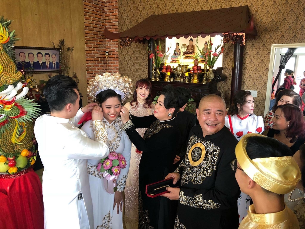 An ninh thắt chặt trong tiệc cưới 5 sao của con gái nghệ sĩ Hồng Vân - Tin sao Viet - Tin tuc sao Viet - Scandal sao Viet - Tin tuc cua Sao - Tin cua Sao