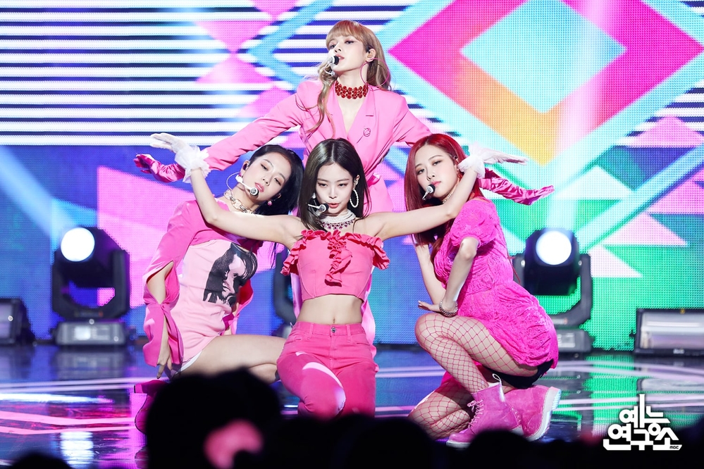 Chỉ 3 ngày sau khi phát hành, Black Pink đã "ẵm" ngay danh hiệu PAK và nhiều thành tích "khủng" trên tất cả các bảng xếp hạng âm nhạc Hàn Quốc. Kể từ khi comeback cùng DDU-DU-DDU-DU, các cô nàng này liên tiếp nhận được sự chú ý ở thị trường quốc tế bởi phong cách đặc biệt và thứ âm nhạc quá độc đáo.