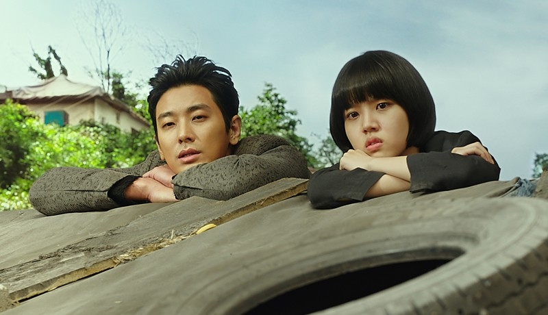 
Joo Ji Hoon và Kim Hyang Gi trong phim