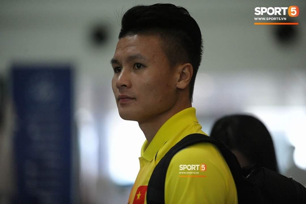 
Quang Hải trông khá đăm chiêu có lẽ vì chấn thương mới gặp phải trong trận đấu với U23 Uzbekistan.
